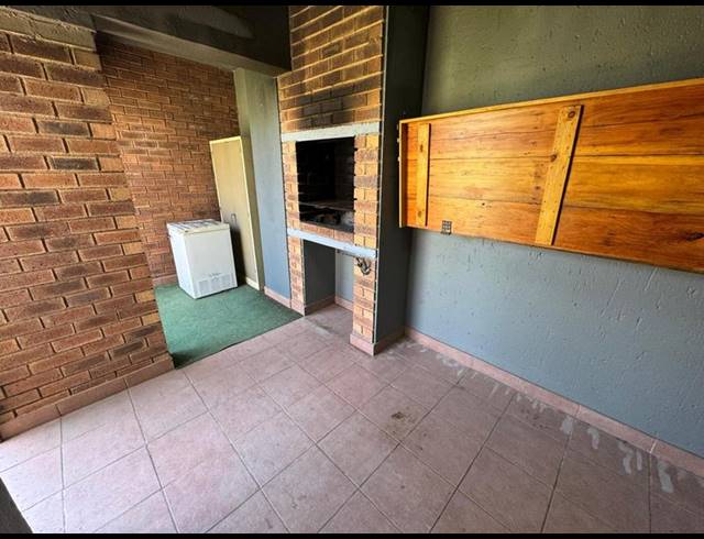 2 BEDROOM TOWNHOUSE FOR SALE IN POMONA